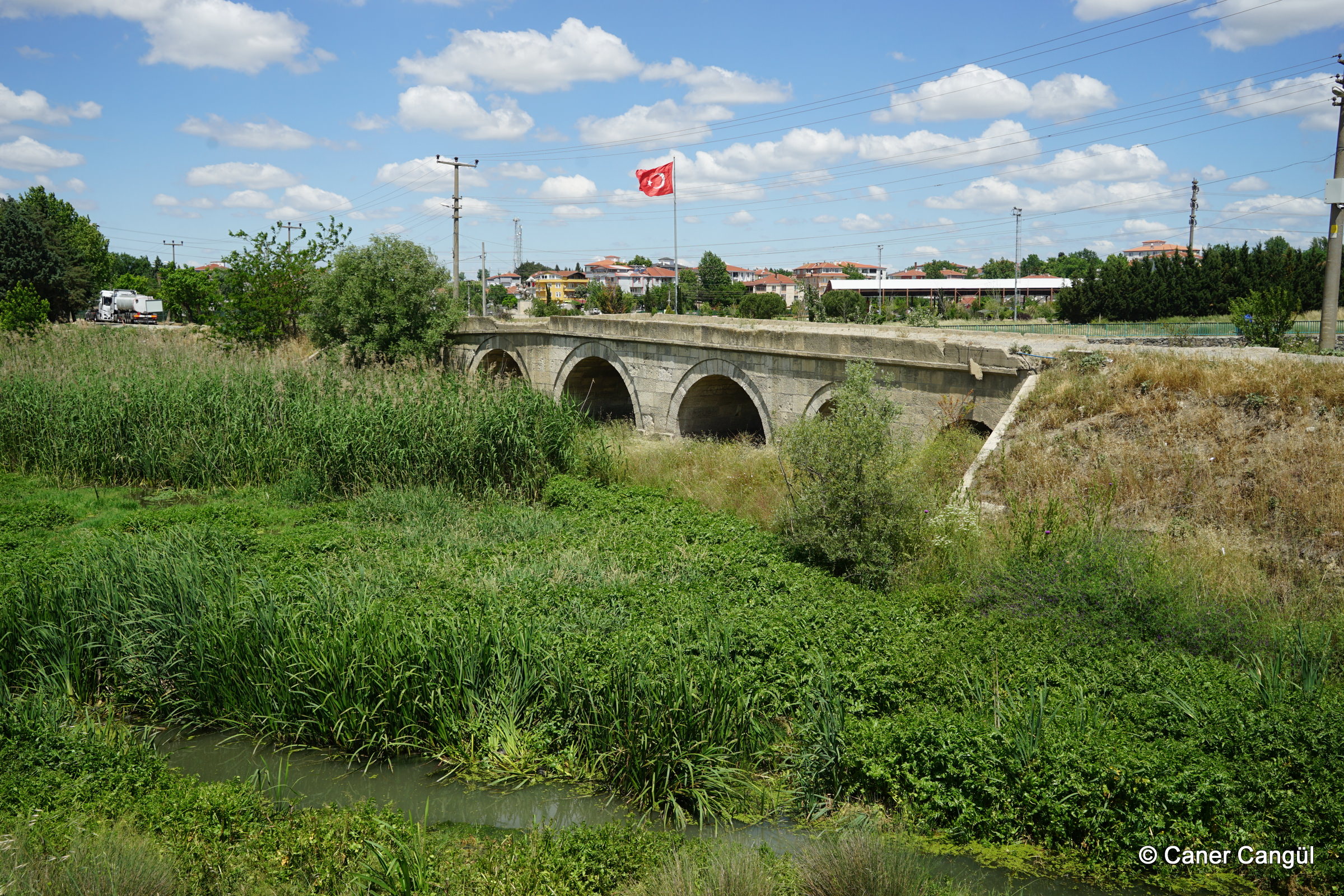 Büyükkarıştıran Köprüsü